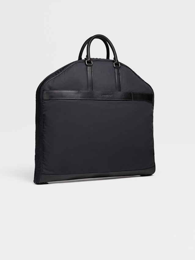Leather bags and travel luggage for men 