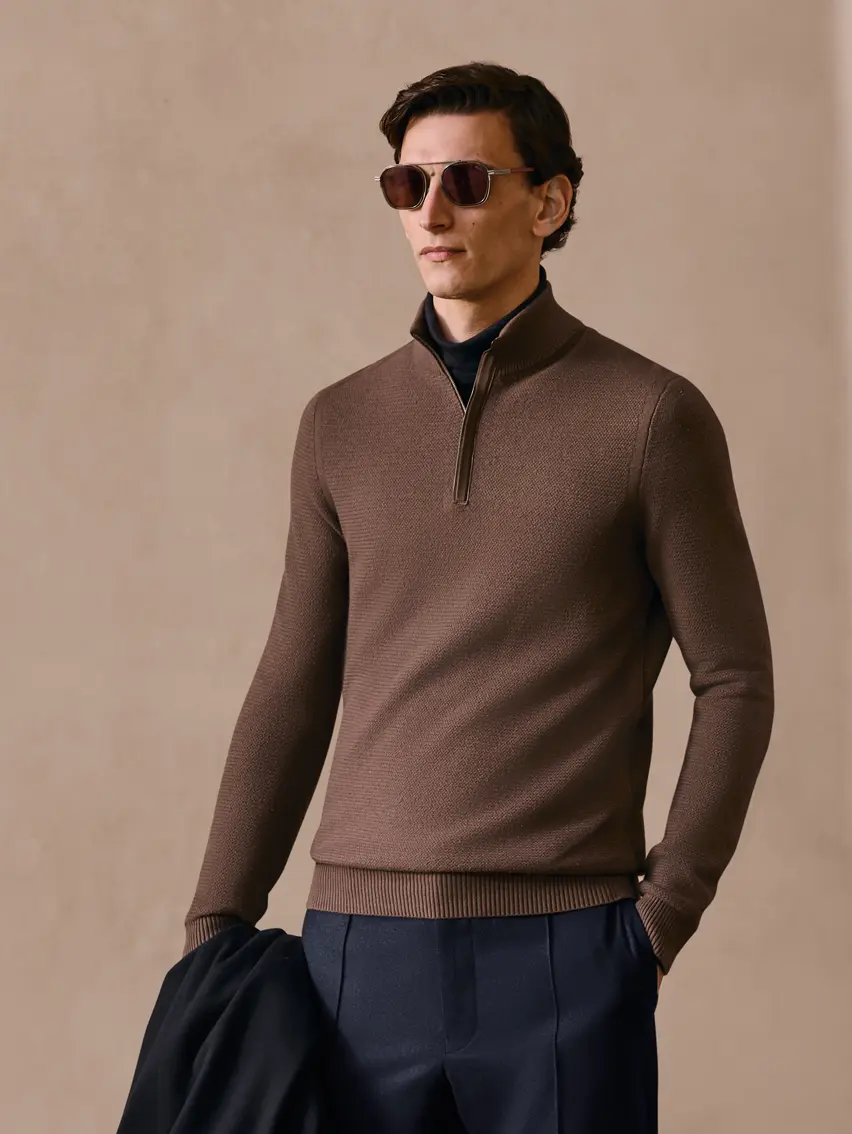 Un look essentiel élégant pour homme avec maille haut de gamme, de la collection FW25 de ZEGNA.