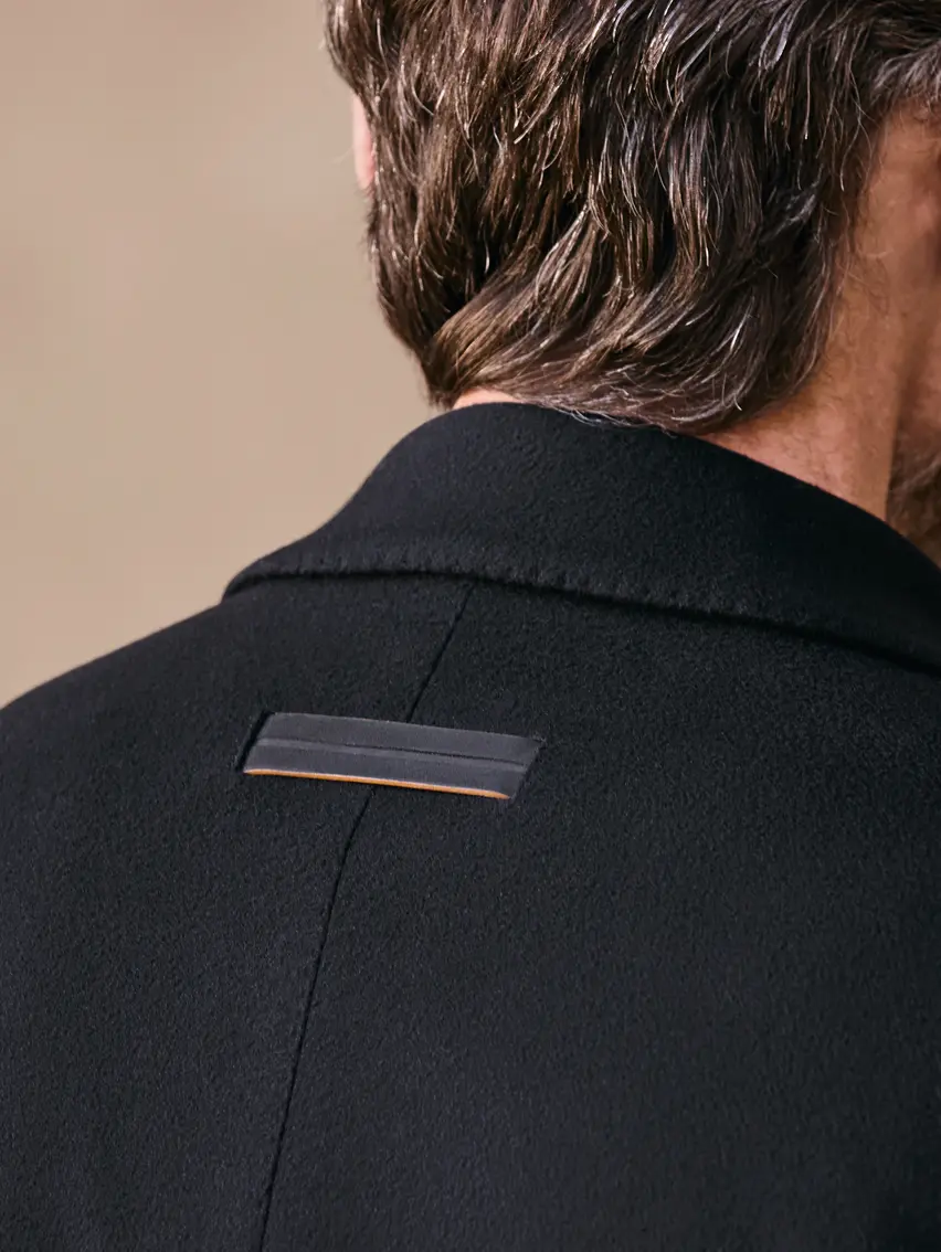 Tenue d’automne raffinée avec vêtement d’extérieur haut de gamme de la collection FW25 de ZEGNA.