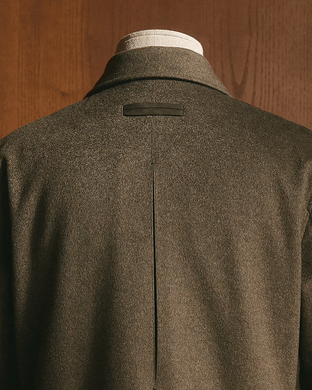 Detail of the back box pleat of the Oasi Cashmere Falcon Jacket, ZEGNA Fall/Winter 2026 collection.
