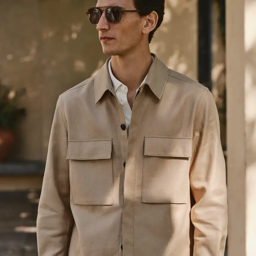Uomo in un abito elegante ZEGNA Primavera/Estate 2025.