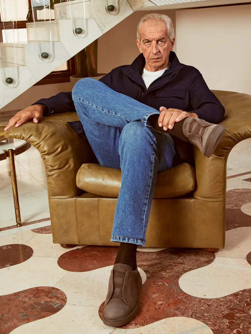 Auro Montanari con prendas de la exclusiva colección Vellus Aureum de ZEGNA.
