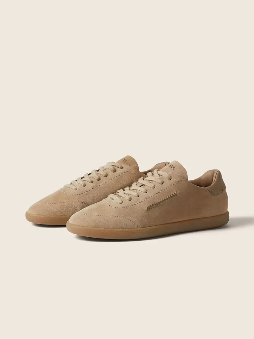 232 Sneaker aus Wildleder in Beige