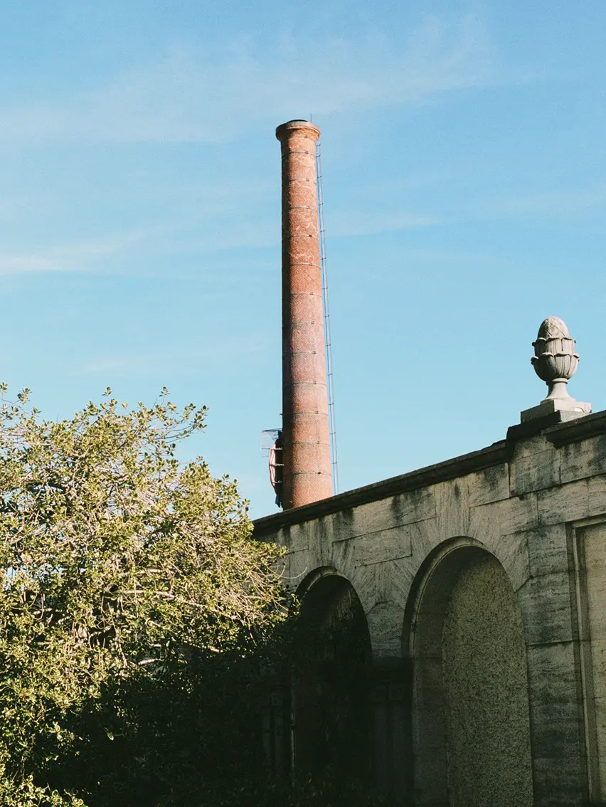Architectural detail captured in natural light, expressing structure, balance and timeless atmosphere.