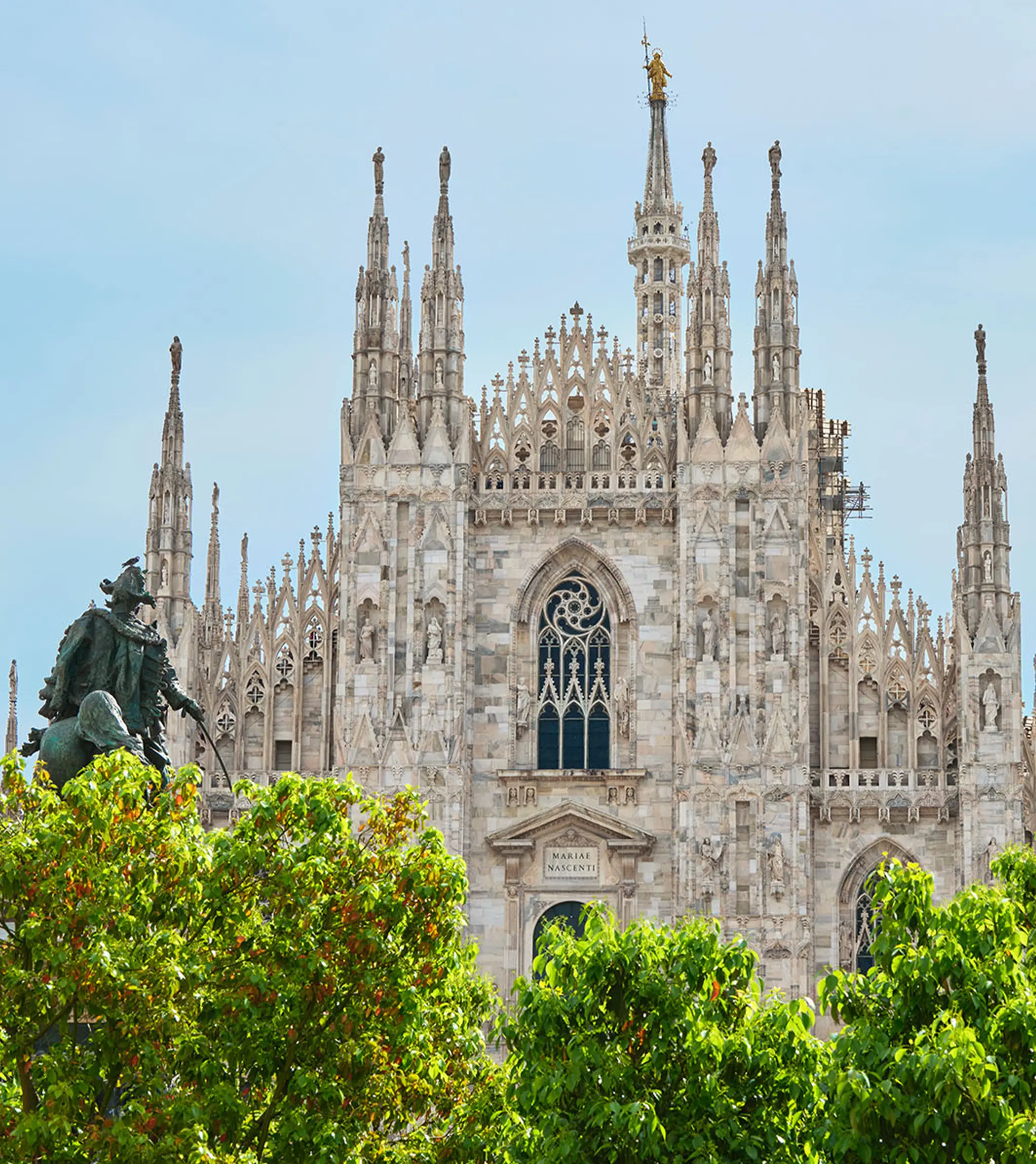 Piazza Duomo's flowerbeds in Milan, renewed and maintained by ZEGNA.