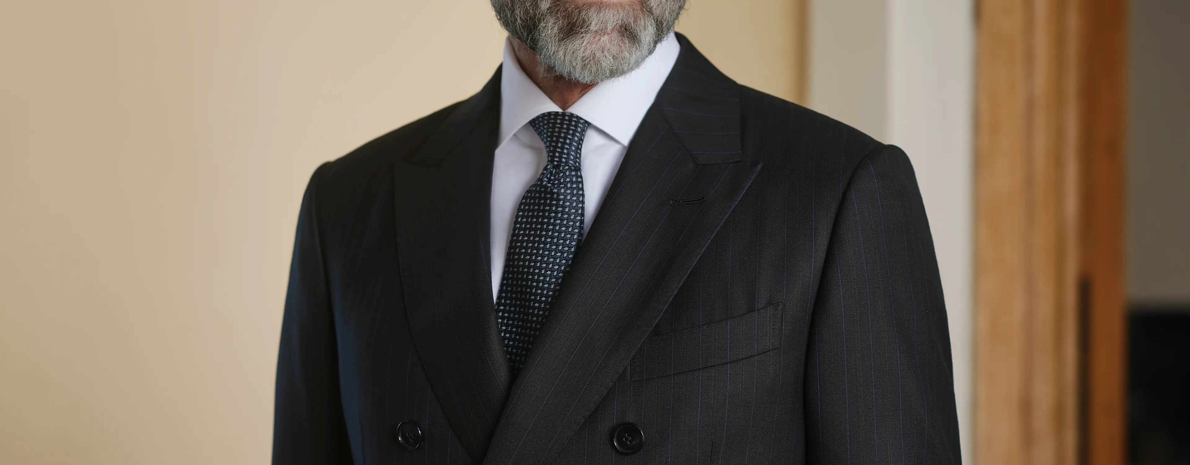 Man wearing an elegant made-to-measure luxury suit from ZEGNA SS25 collection.