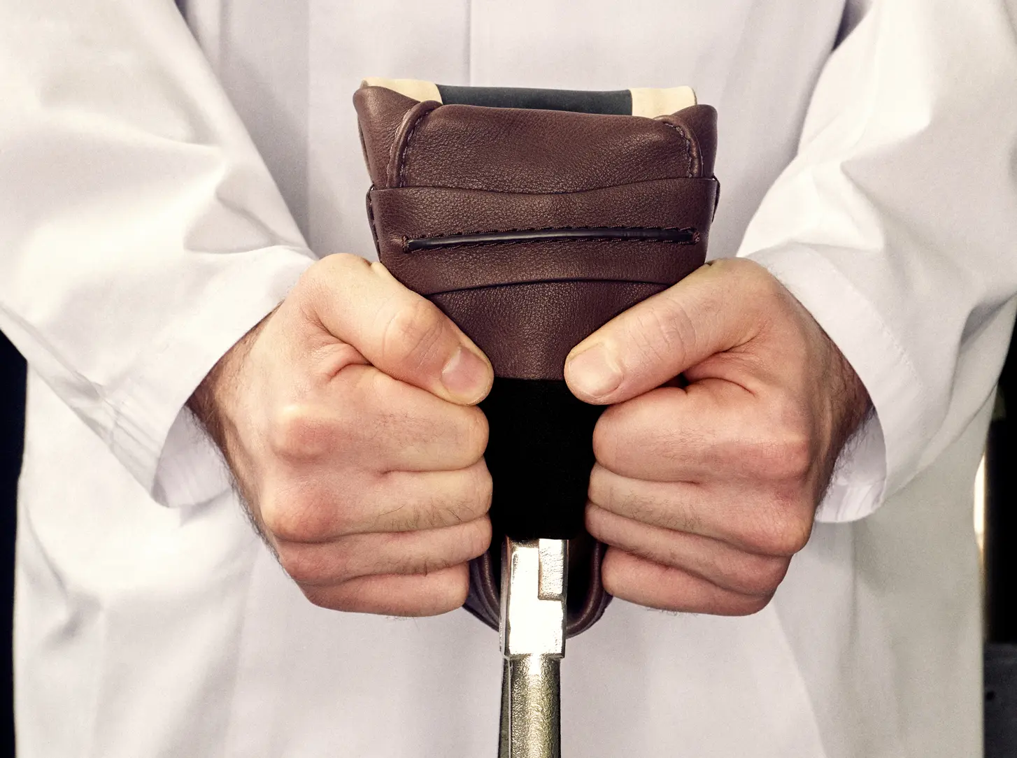 Skilled artisan assembling the components of ZEGNA's Mocassin.
